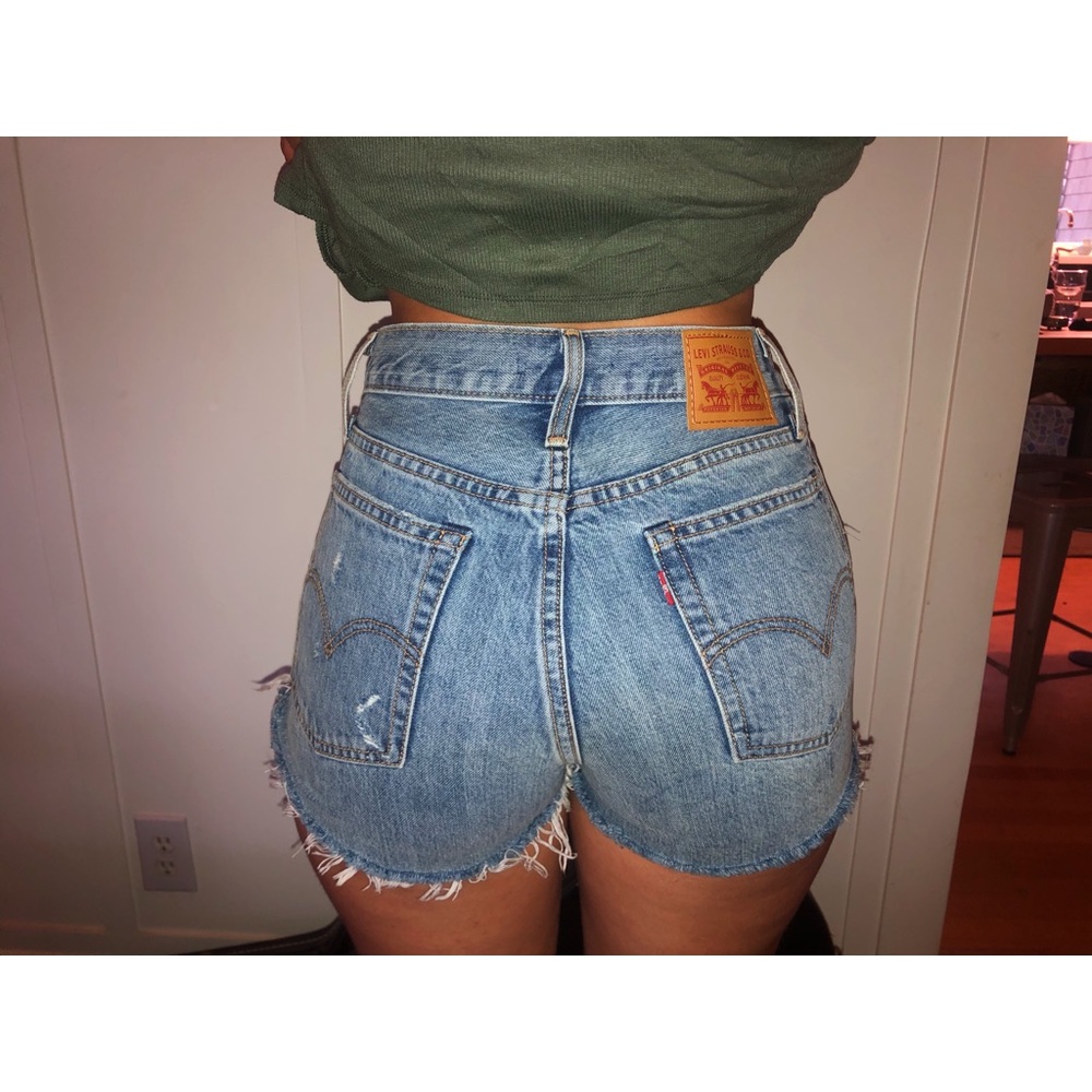 LEVI’S wedgie fit shorts